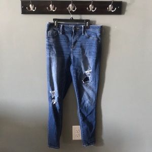 🚨 SALE: Ripped Skinny Jeans | 6